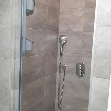 アパート Mladenovic